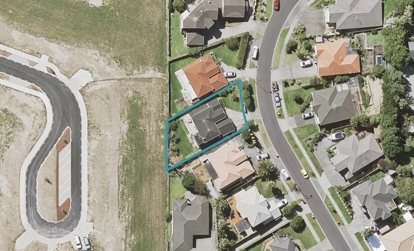 14 Maidstone Place, Oteha, Auckland - Carousel 1