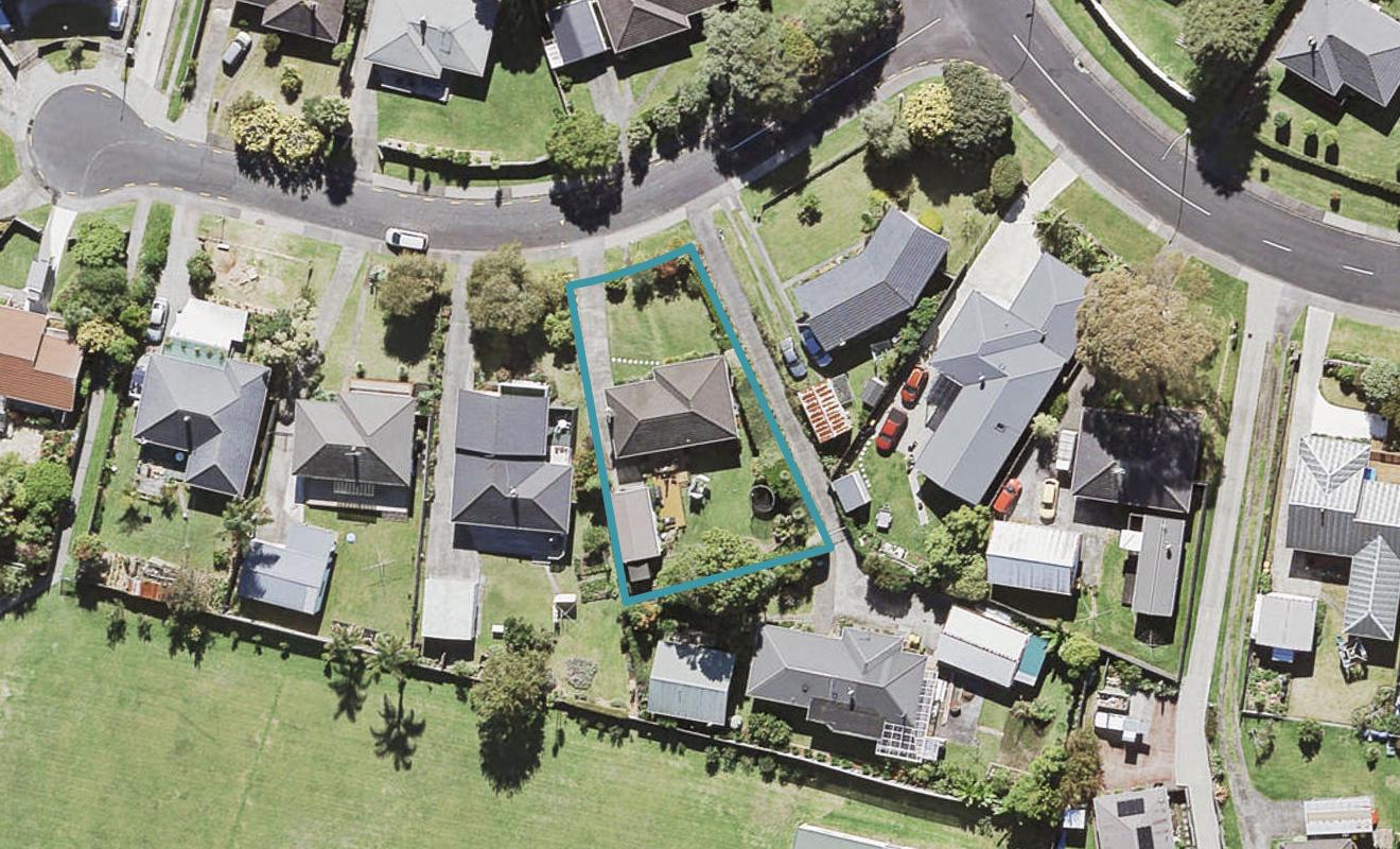 5 Cajero Place, Green Bay, Auckland - Carousel 1