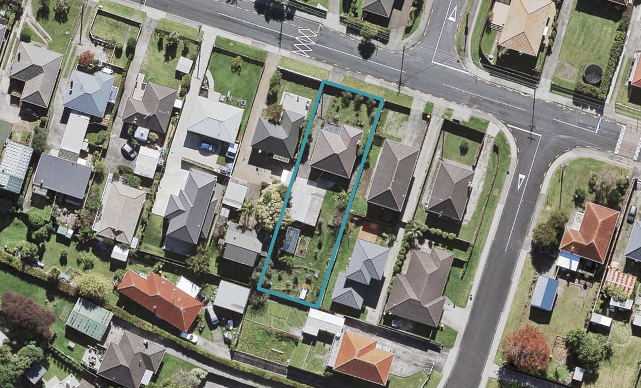 16 Strid Road, Te Atatu South, Auckland - Carousel 1