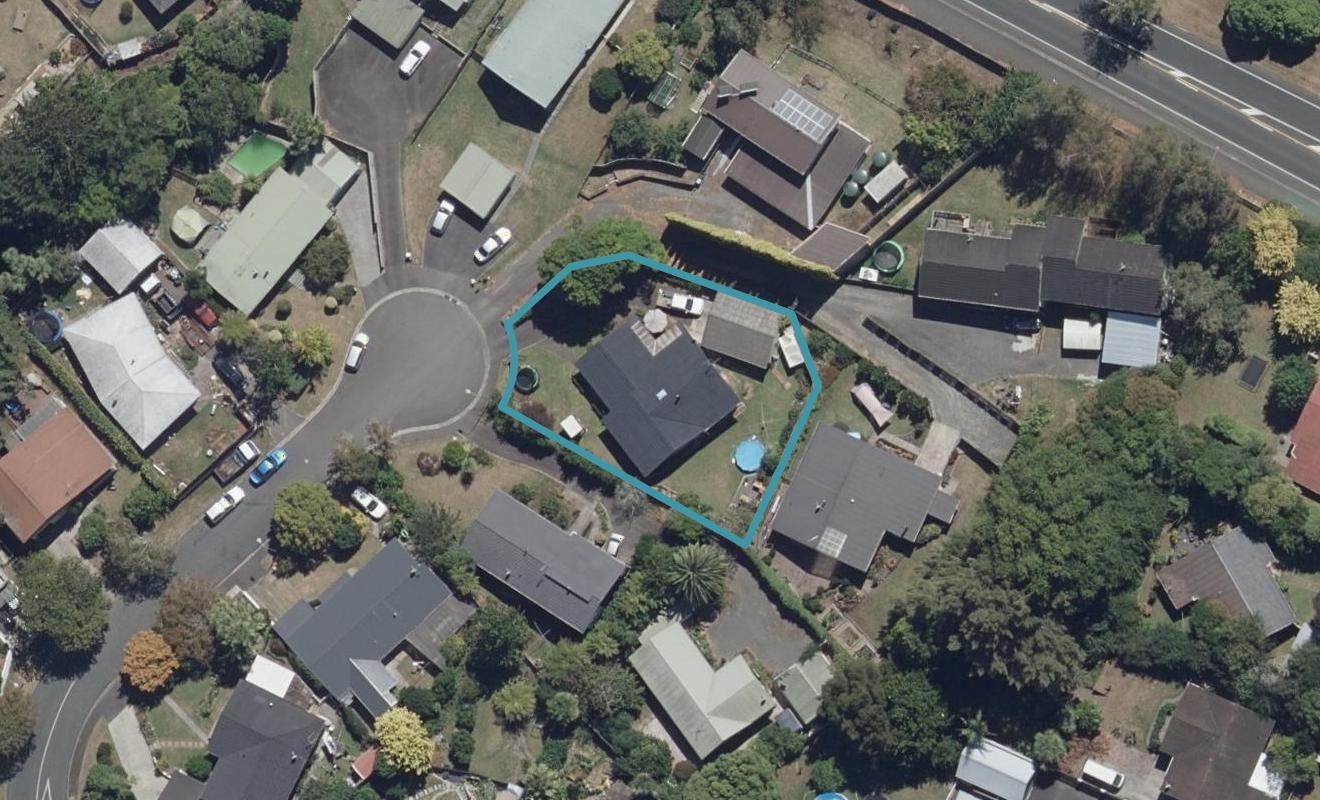 8 Lorraine Place, Glenview, Hamilton - Carousel 1