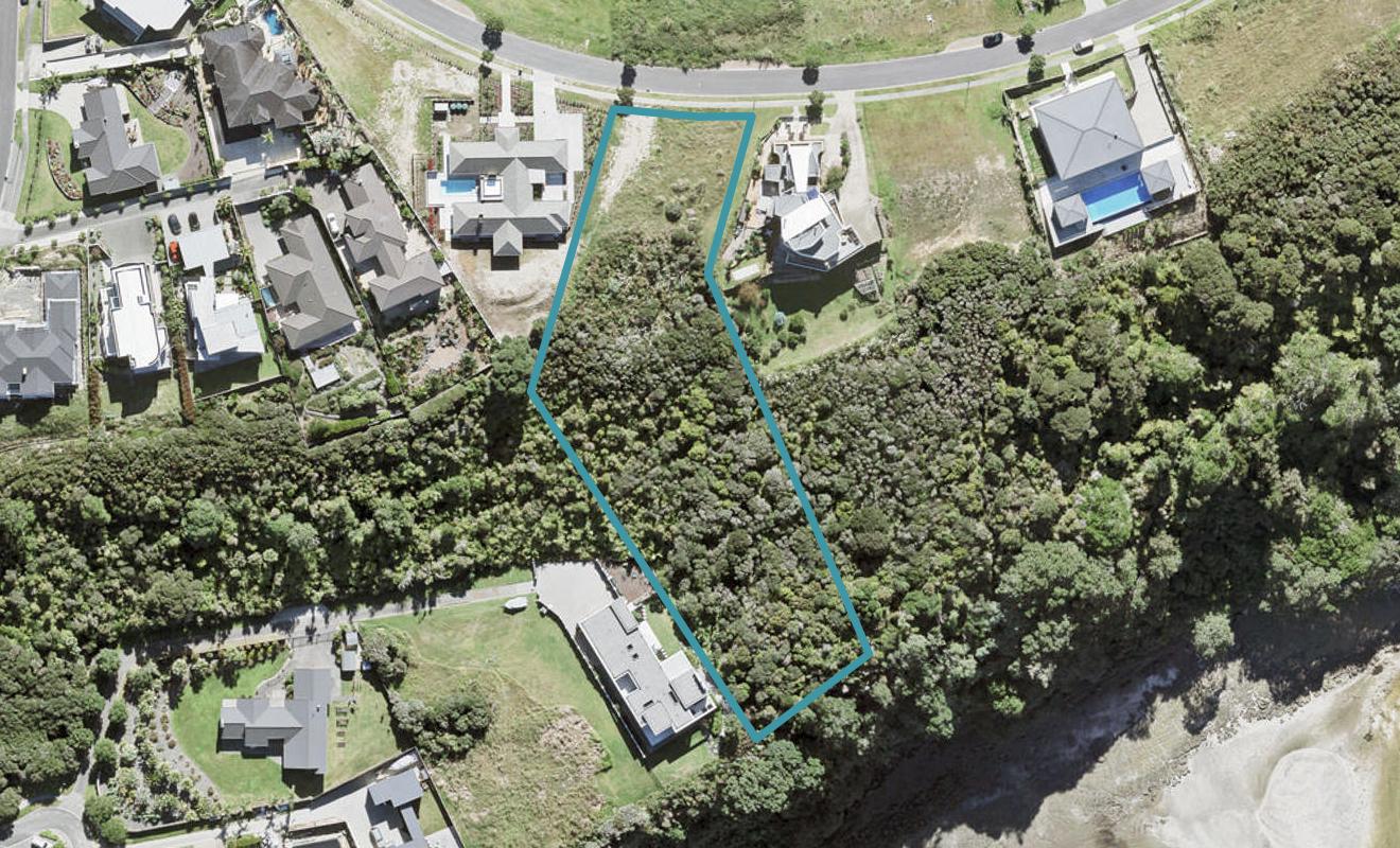 16 Balboa Drive, Matakatia, Whangaparāoa - Carousel 1