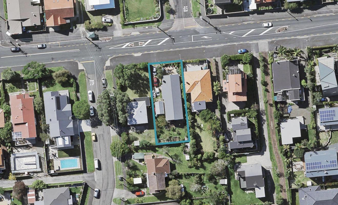 25 Old Lake Road, Narrow Neck, Auckland - Carousel 1