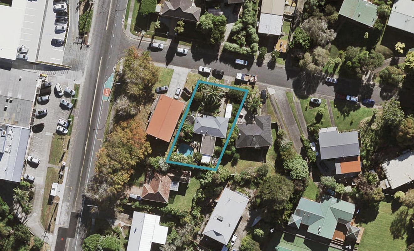 3 Kororo Street, Northcote, Auckland - Carousel 1