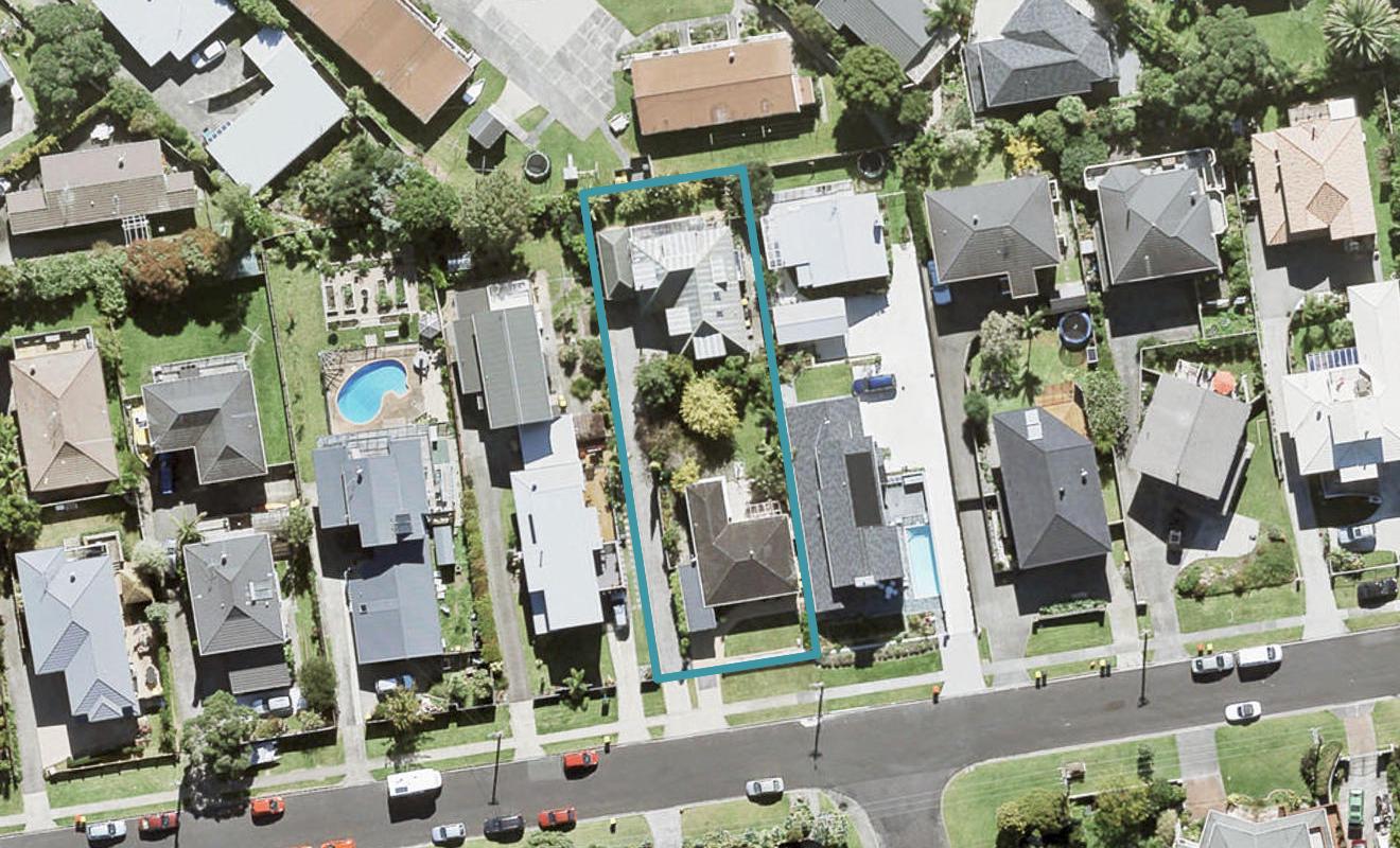 2/20 RIDGE RD, Waiake, Auckland - Carousel 1