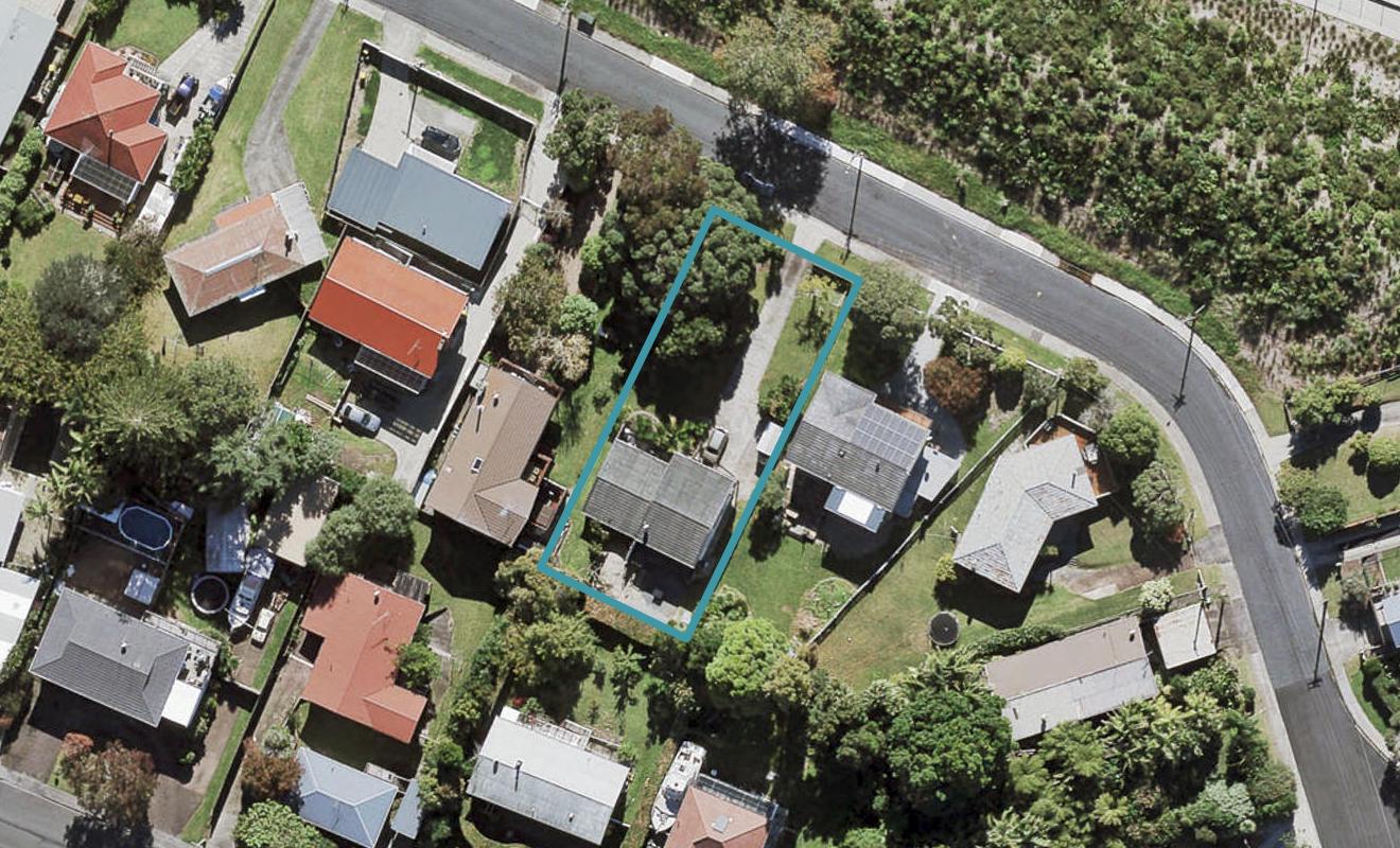 17 Alwyn Avenue, Te Atatu South, Auckland - Carousel 1