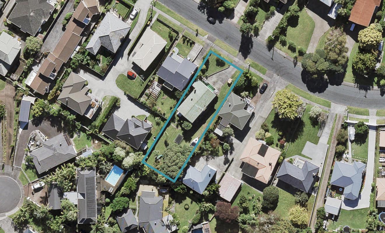 15 Covil Avenue, Te Atatu South, Auckland - Carousel 1