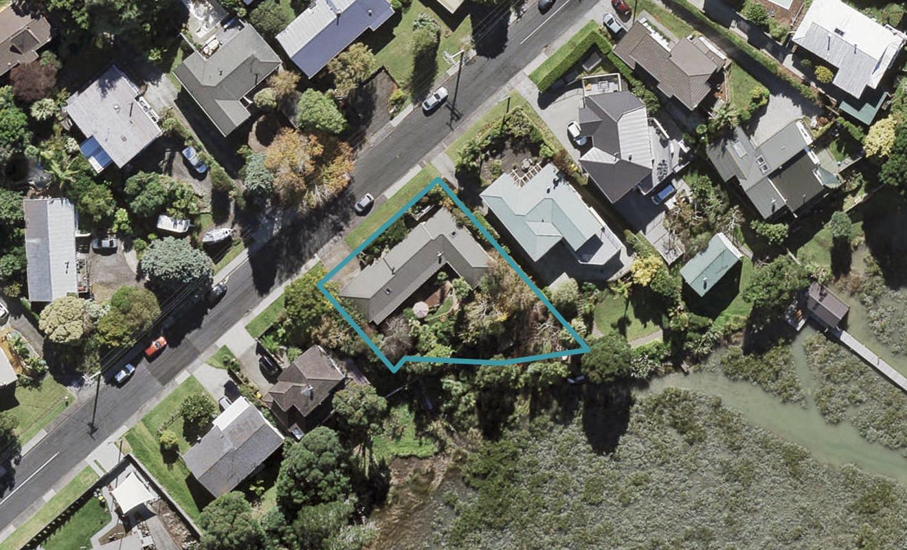 120 Tiroroa Avenue, Te Atatu South, Auckland - Carousel 1