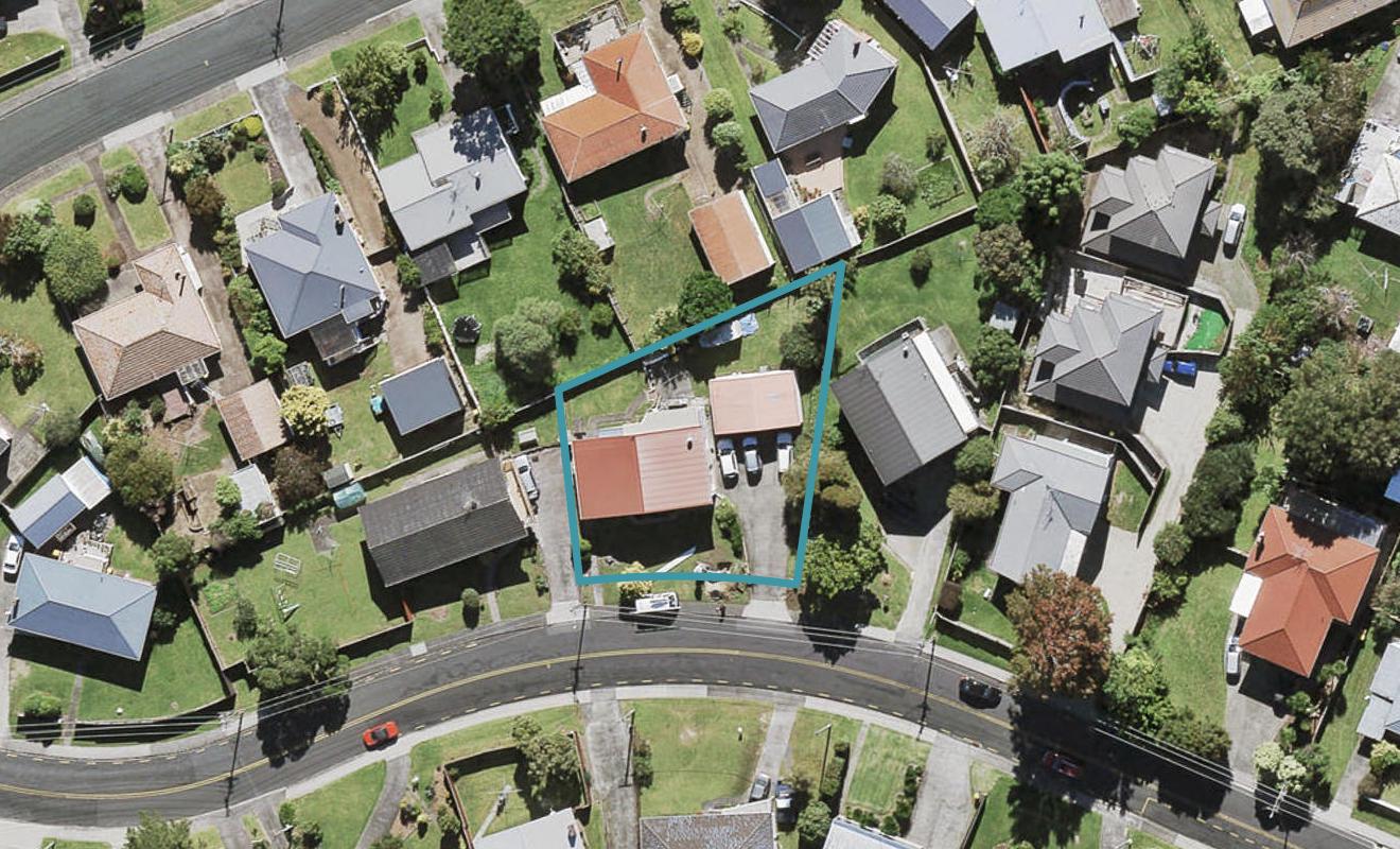 48 Royal View Road, Te Atatu South, Auckland - Carousel 1