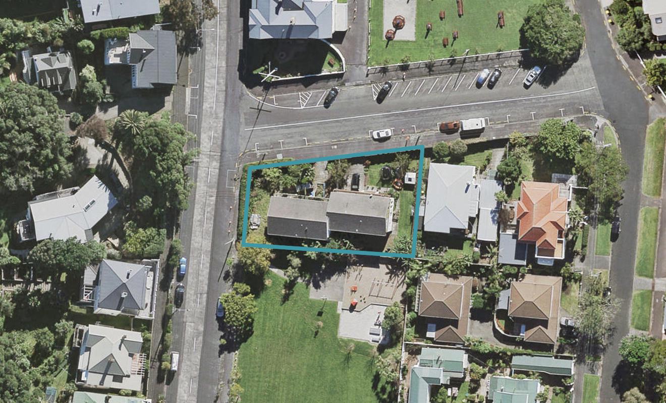 1/33 Queen Street, Northcote Point, Auckland - Carousel 1