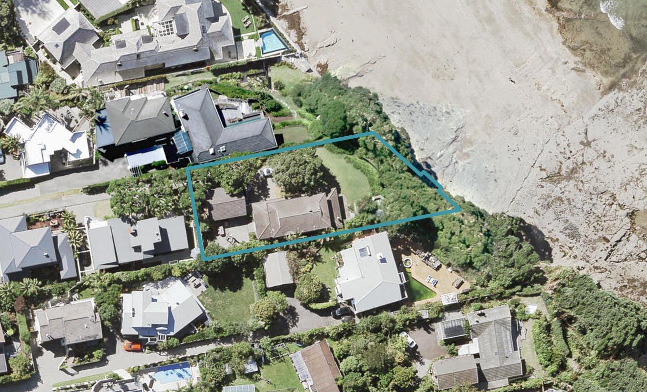 15 Huntly Road, Campbells Bay, Auckland - Carousel 1
