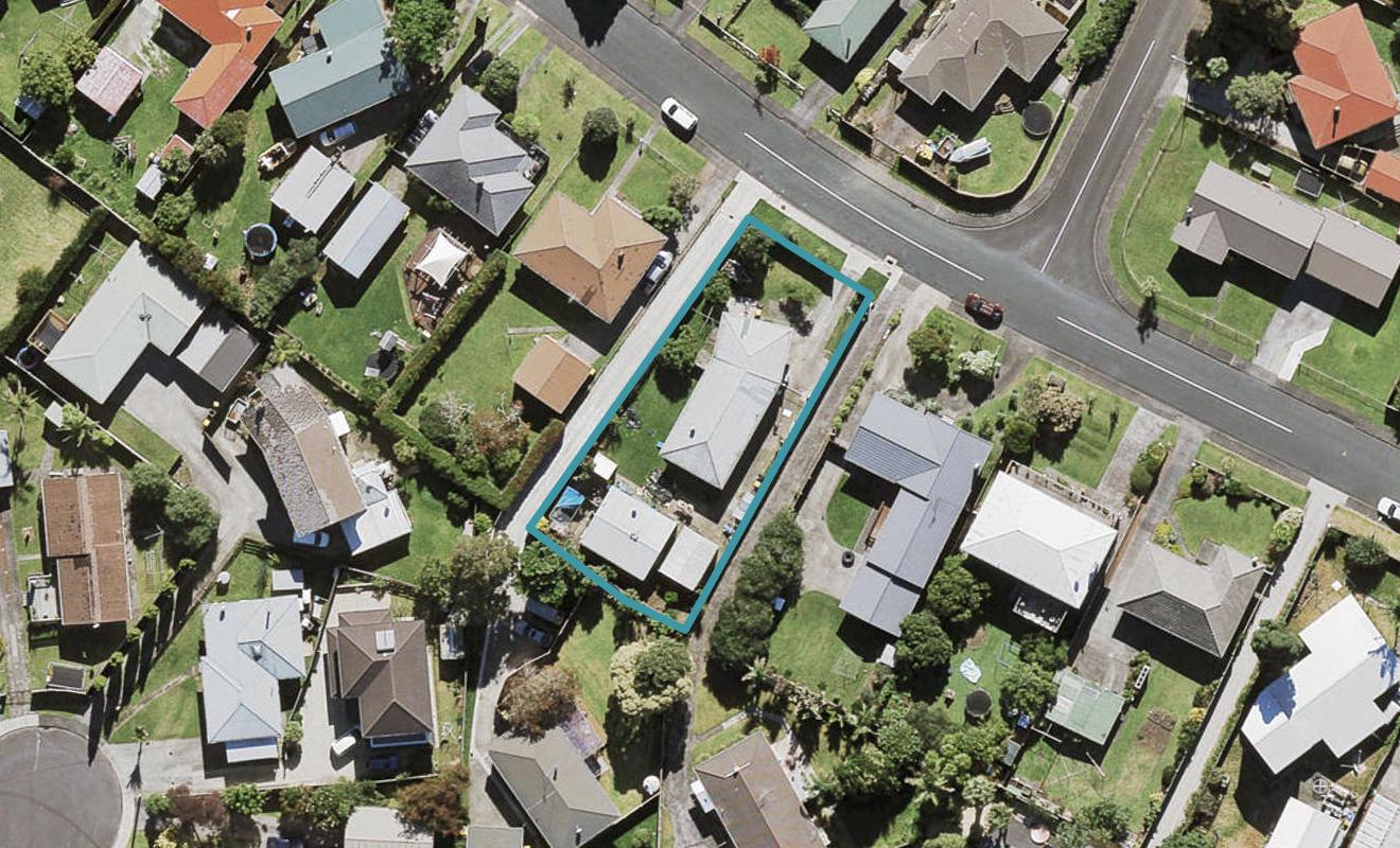 20 Montmere Avenue, Te Atatu Peninsula, Auckland - Carousel 1