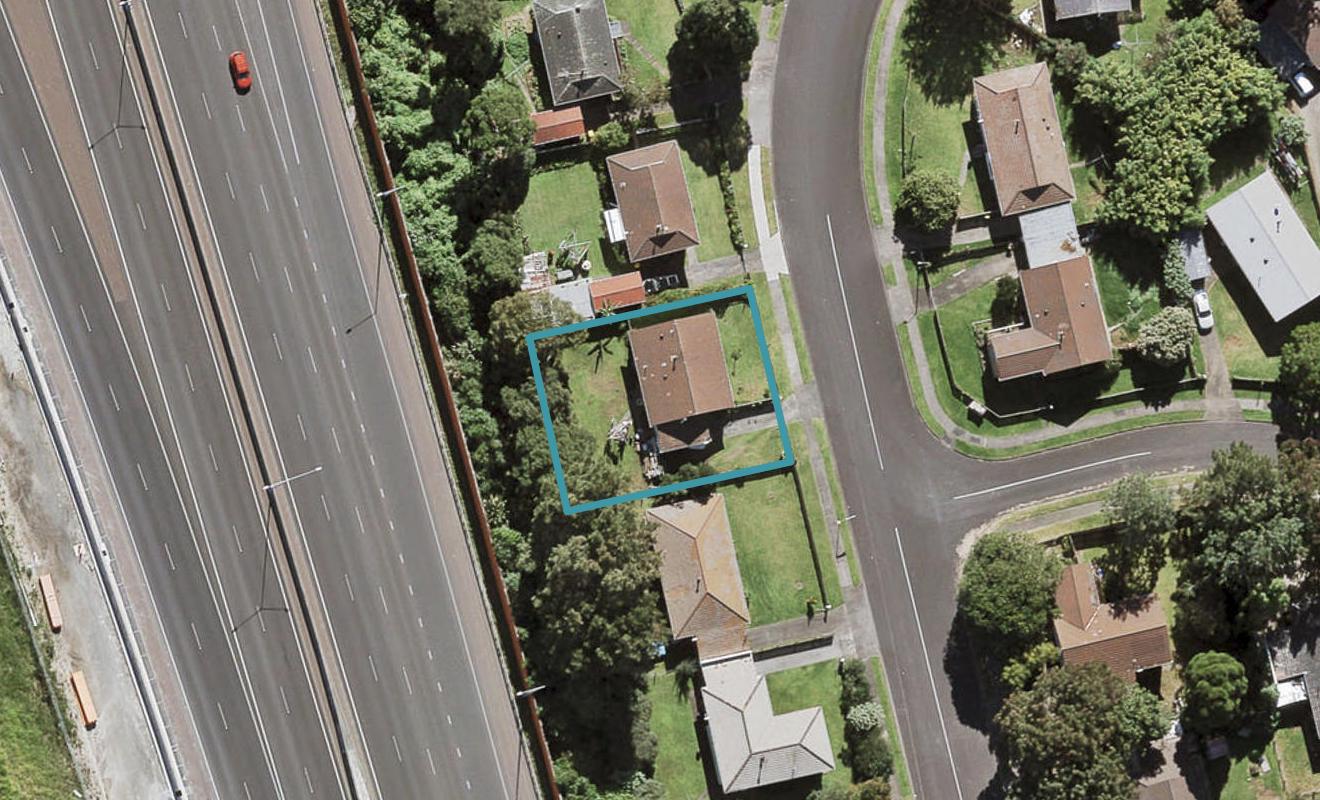 21 Holmes Drive, West Harbour, Auckland - Carousel 1