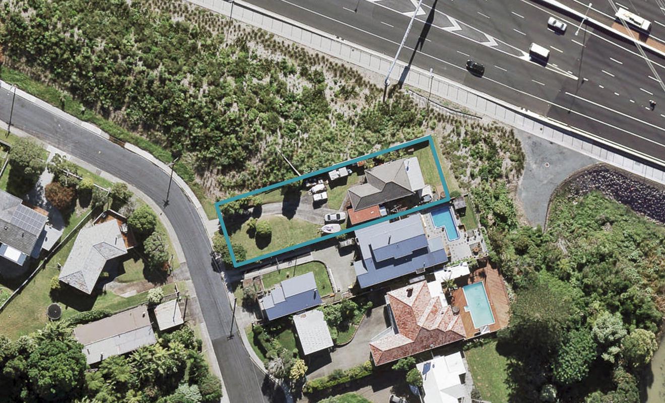 38 Alwyn Avenue, Te Atatu South, Auckland - Carousel 1