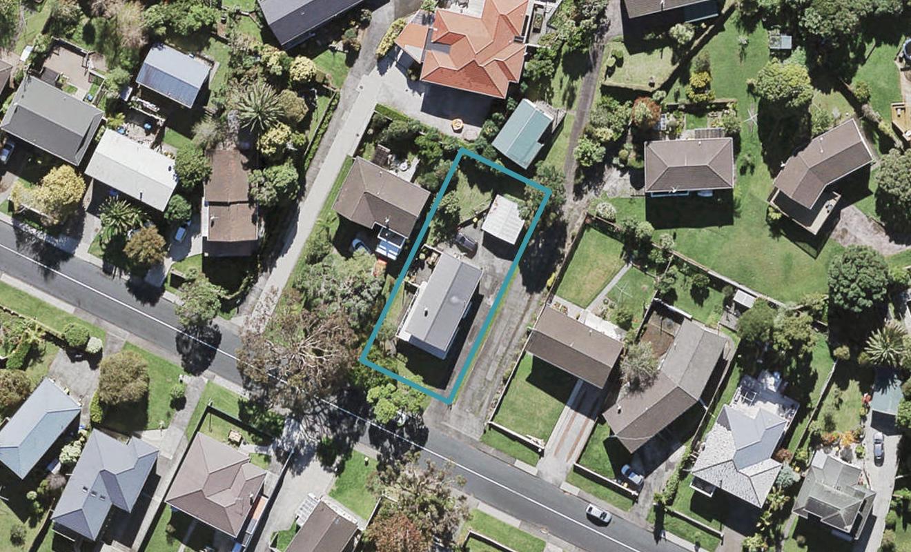 61 Lantana Road, Green Bay, Auckland - Carousel 1