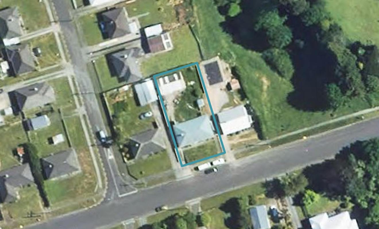 24 Warwick Road, Stratford - Carousel 1