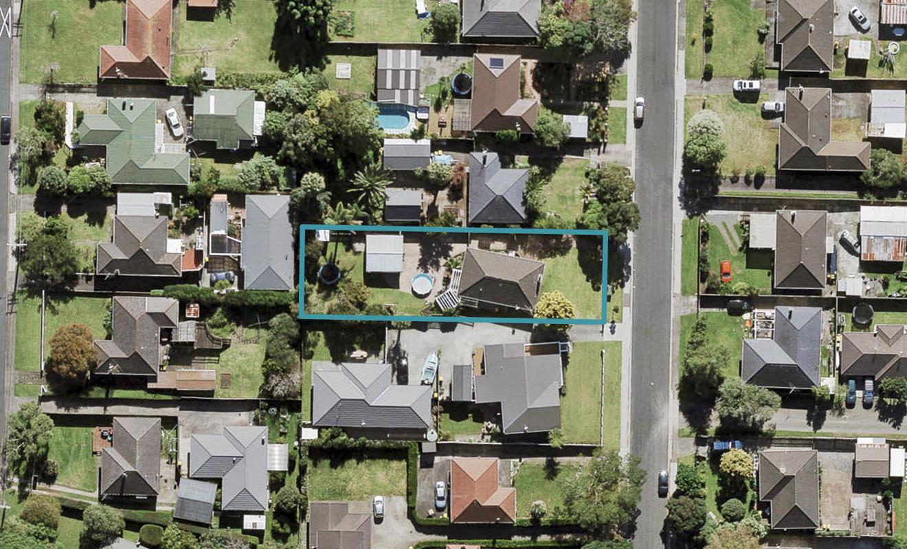 14 Kervil Avenue, Te Atatu Peninsula, Auckland - Carousel 1