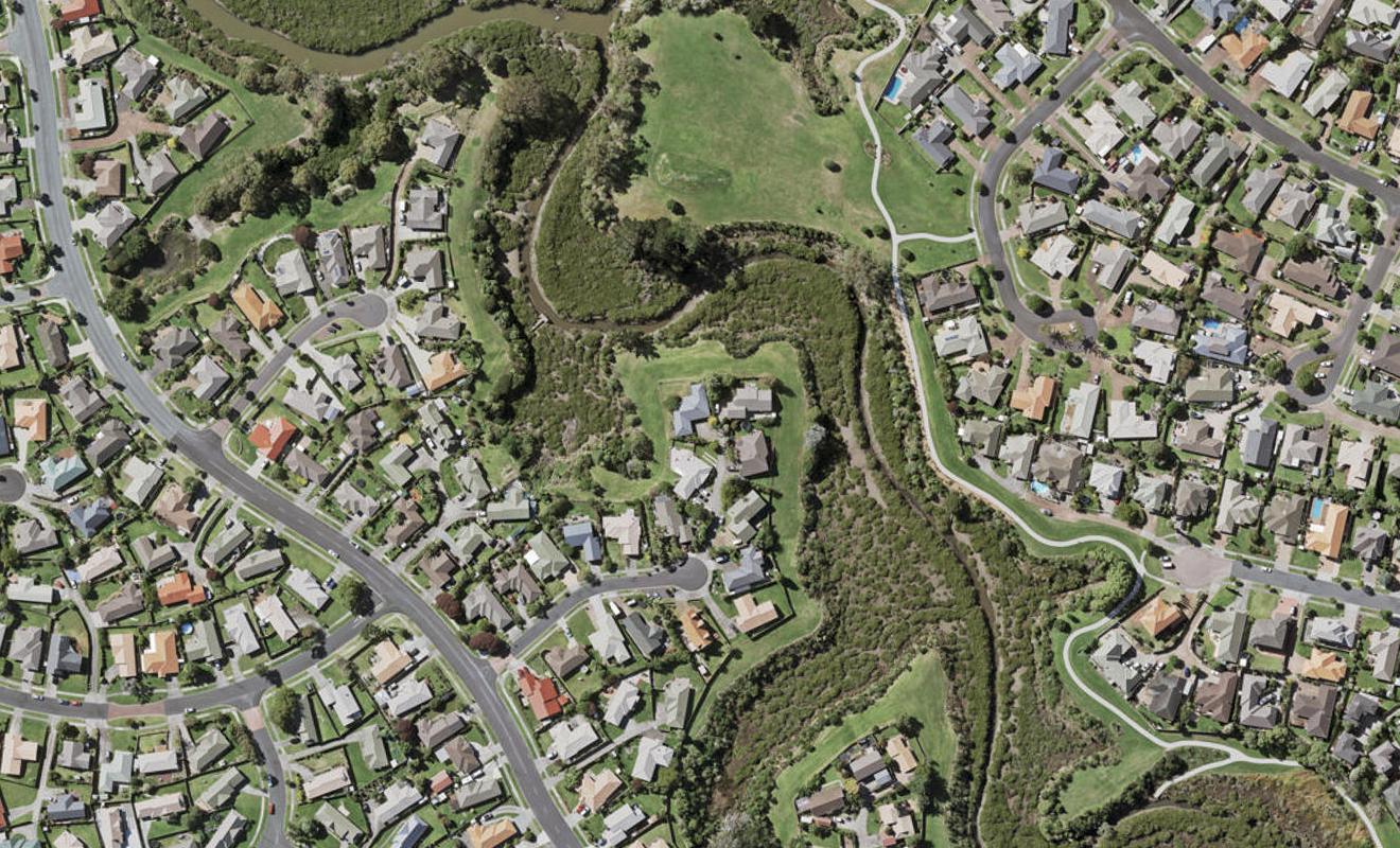 18 Robina Court, Burswood, Auckland - Carousel 1