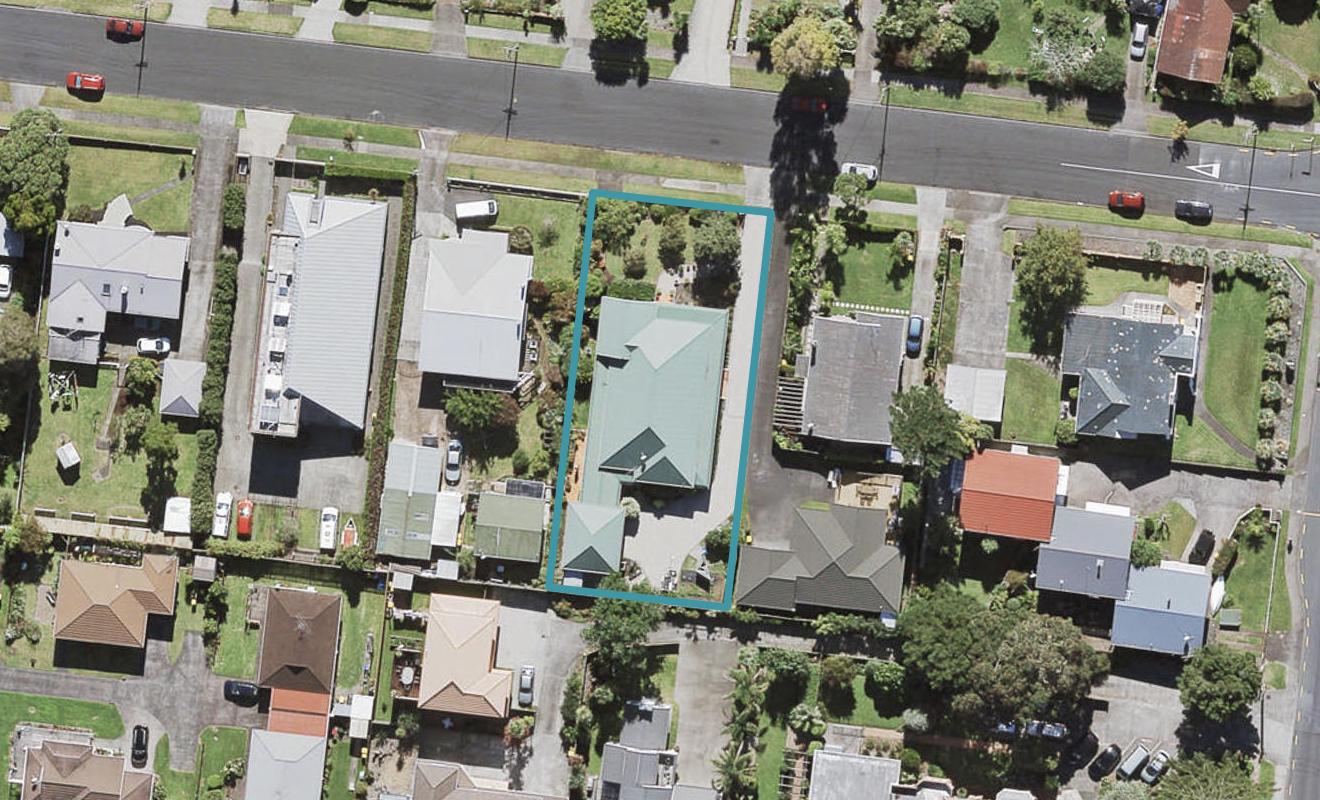 11 Elcoat Avenue, Henderson, Auckland - Carousel 1