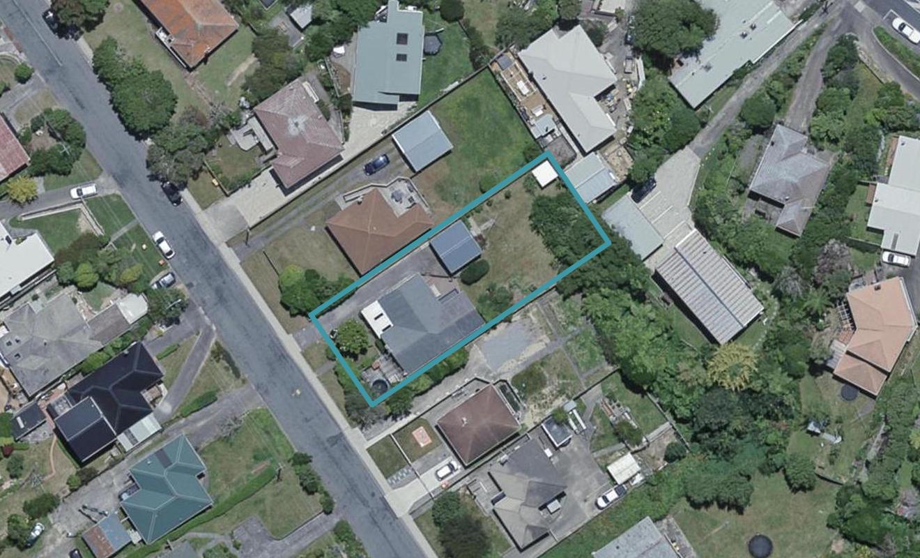 23 Raroa Terrace, Tawa, Wellington - Carousel 1