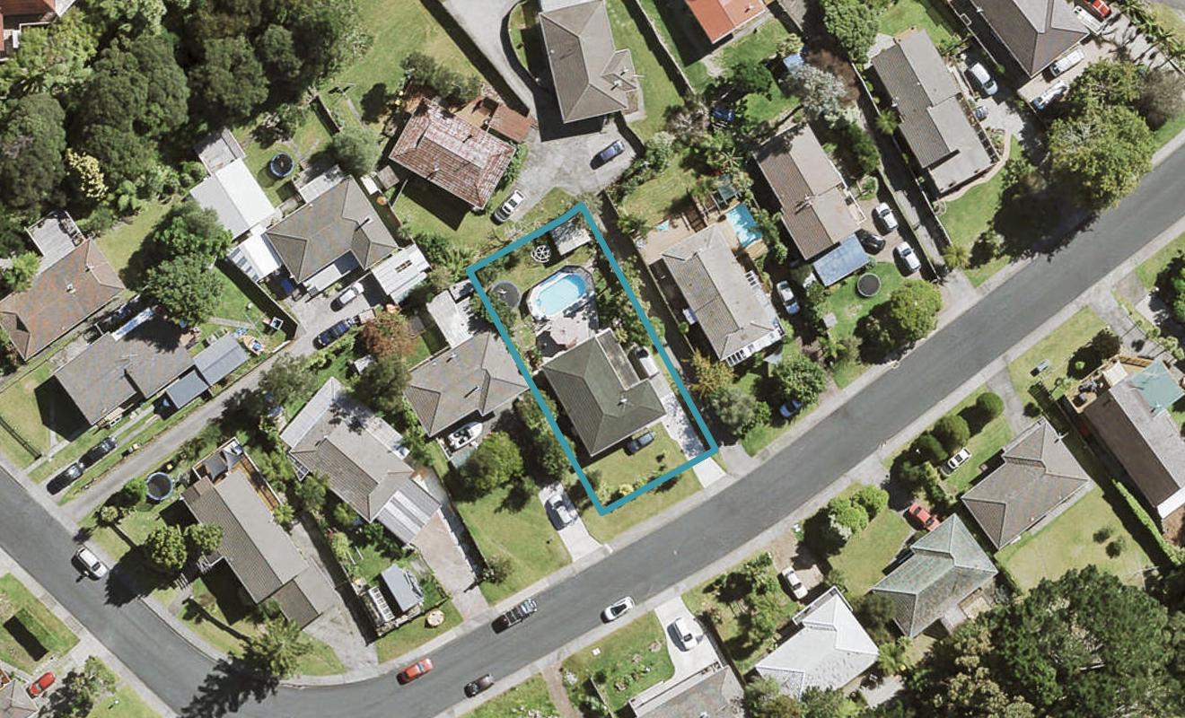 35 Staincross Street, Green Bay, Auckland - Carousel 1