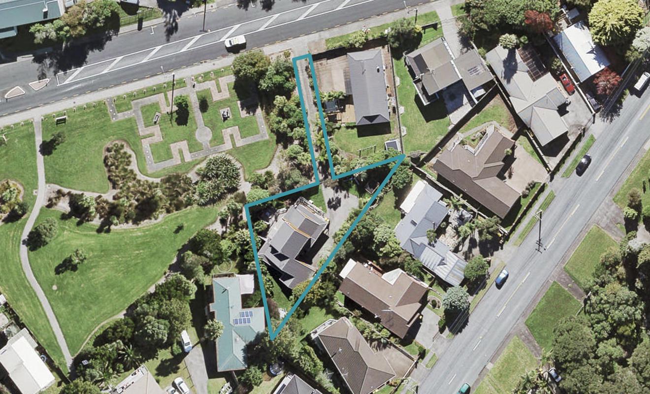 100D Godley Road, Green Bay, Auckland - Carousel 1