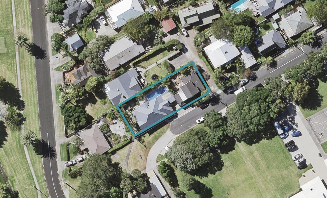 1/7 Morrison Avenue, Narrow Neck, Auckland - Carousel 1