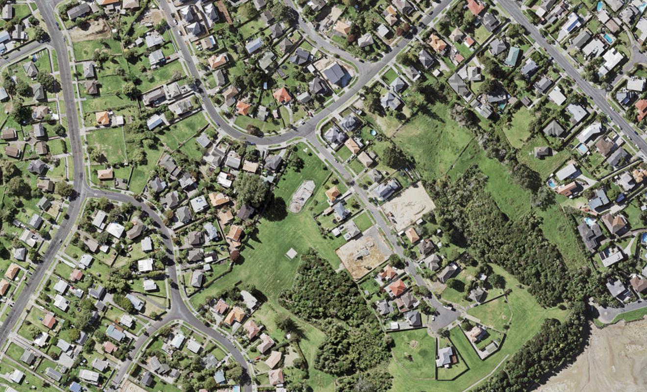 1C Fernwood Place, Wai o Taiki Bay, Auckland - Carousel 1