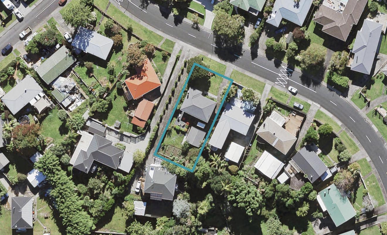 49 La Rosa Street, Green Bay, Auckland - Carousel 1