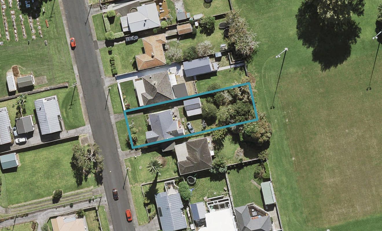 15 Woodward Avenue, Mangere Bridge, Auckland - Carousel 1