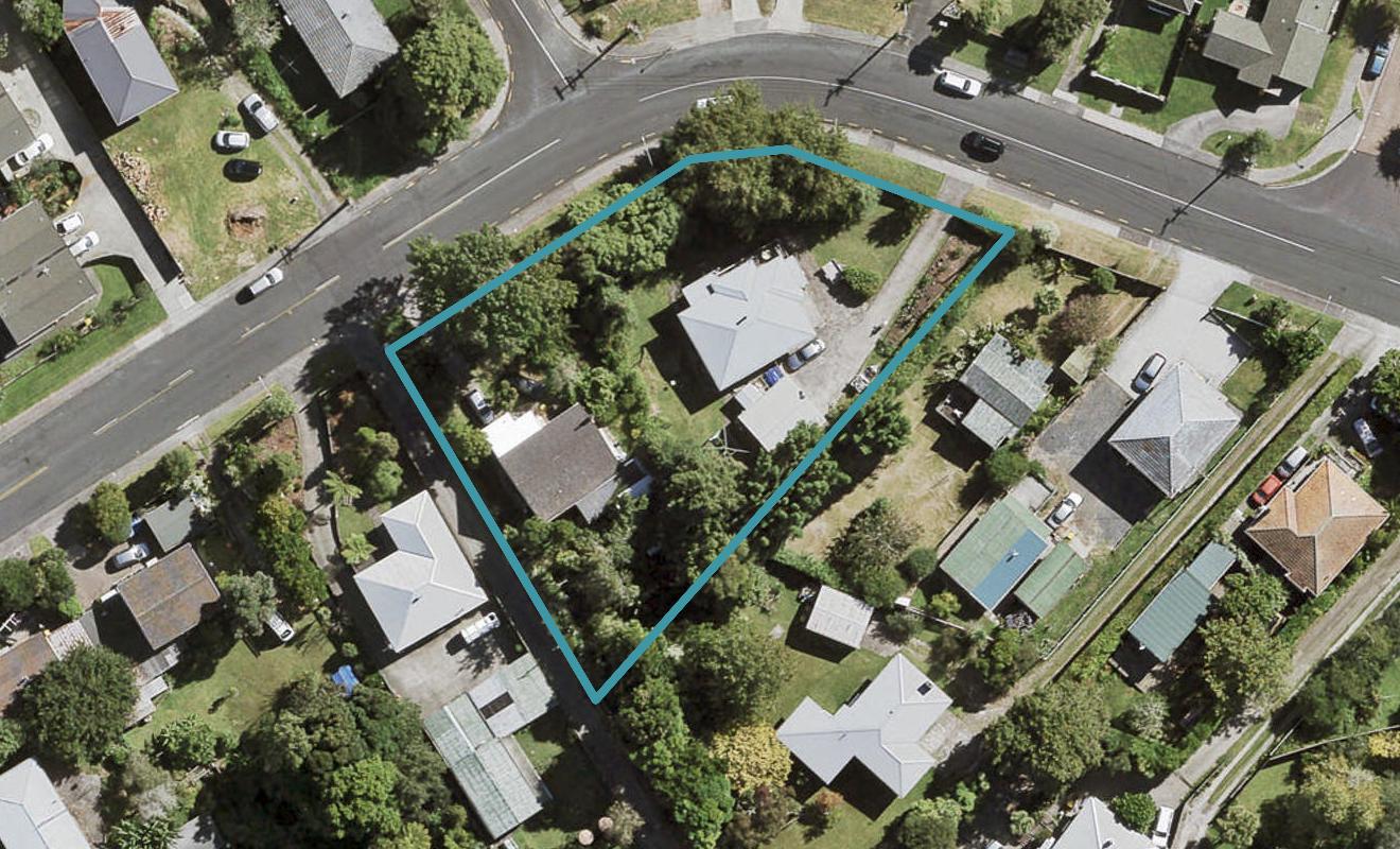 202/7 Awaroa Road, Sunnyvale, Auckland - Carousel 1