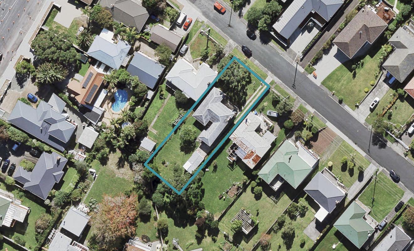 3 Jaemont Avenue, Te Atatu South, Auckland - Carousel 1
