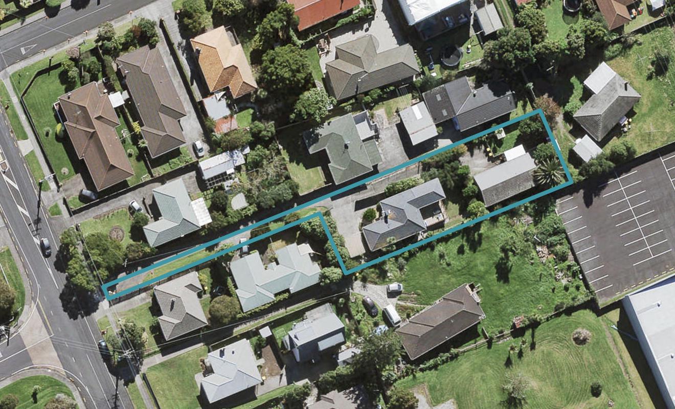 1/33 Flanshaw Road, Te Atatu South, Auckland - Carousel 1