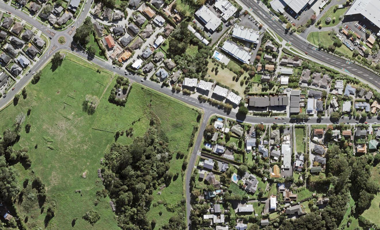2 Kyle Road, Schnapper Rock, Auckland - Carousel 1