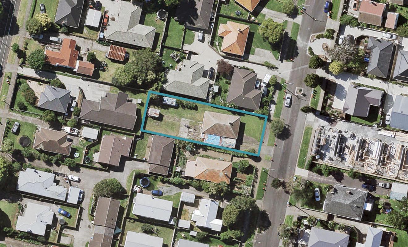 15 Ropata Avenue, Point England, Auckland - Carousel 1