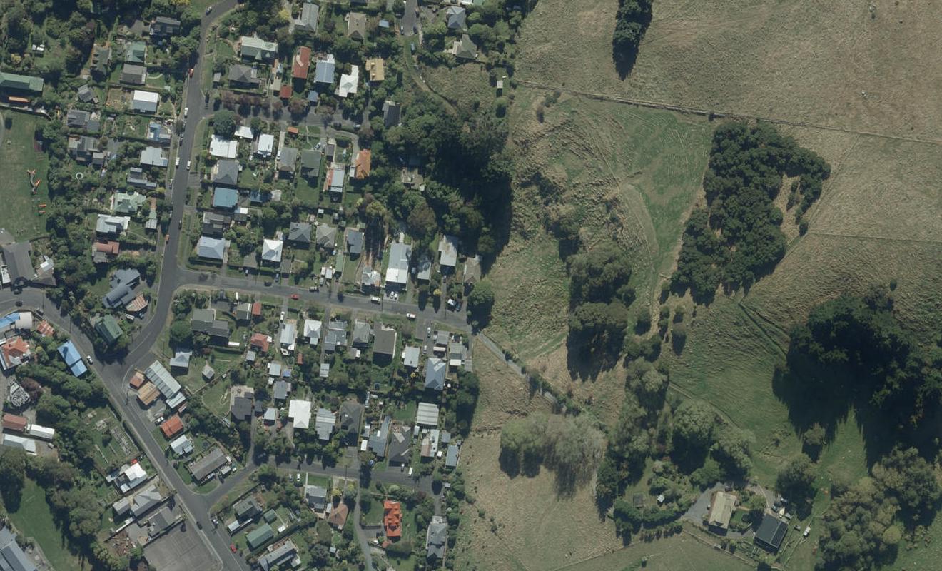 17 Dickson Street, Macandrew Bay, Dunedin - Carousel 1