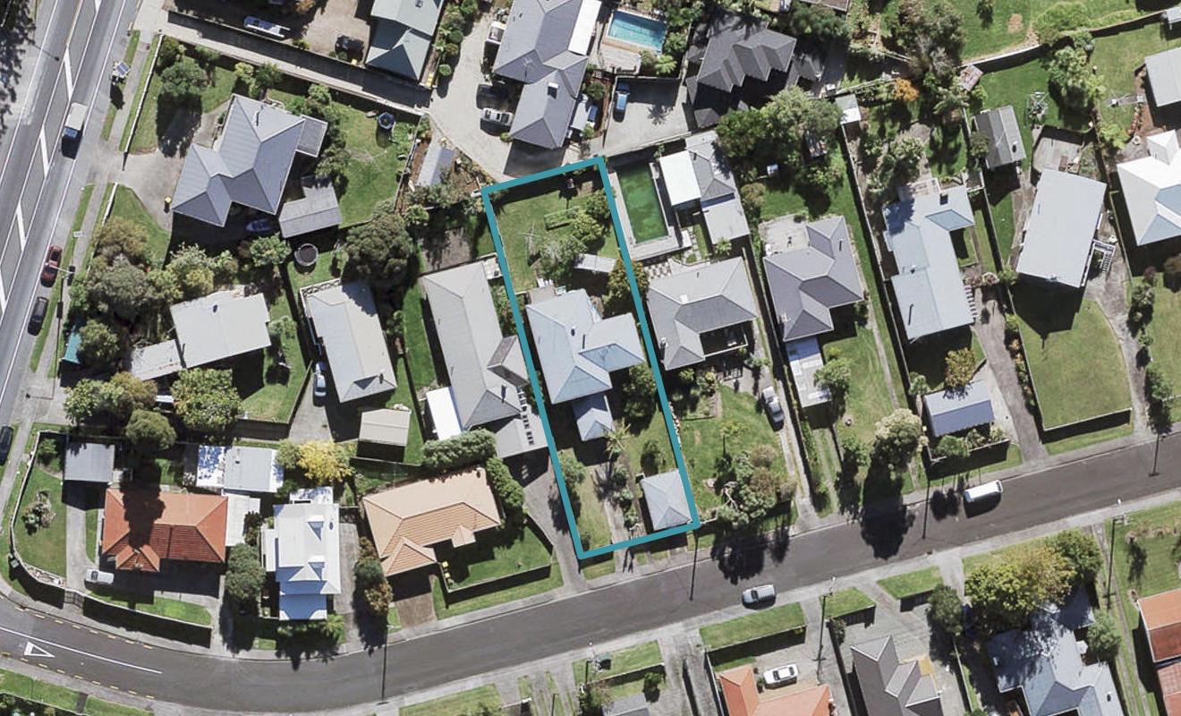4 Coniston Avenue, Te Atatu South, Auckland - Carousel 1
