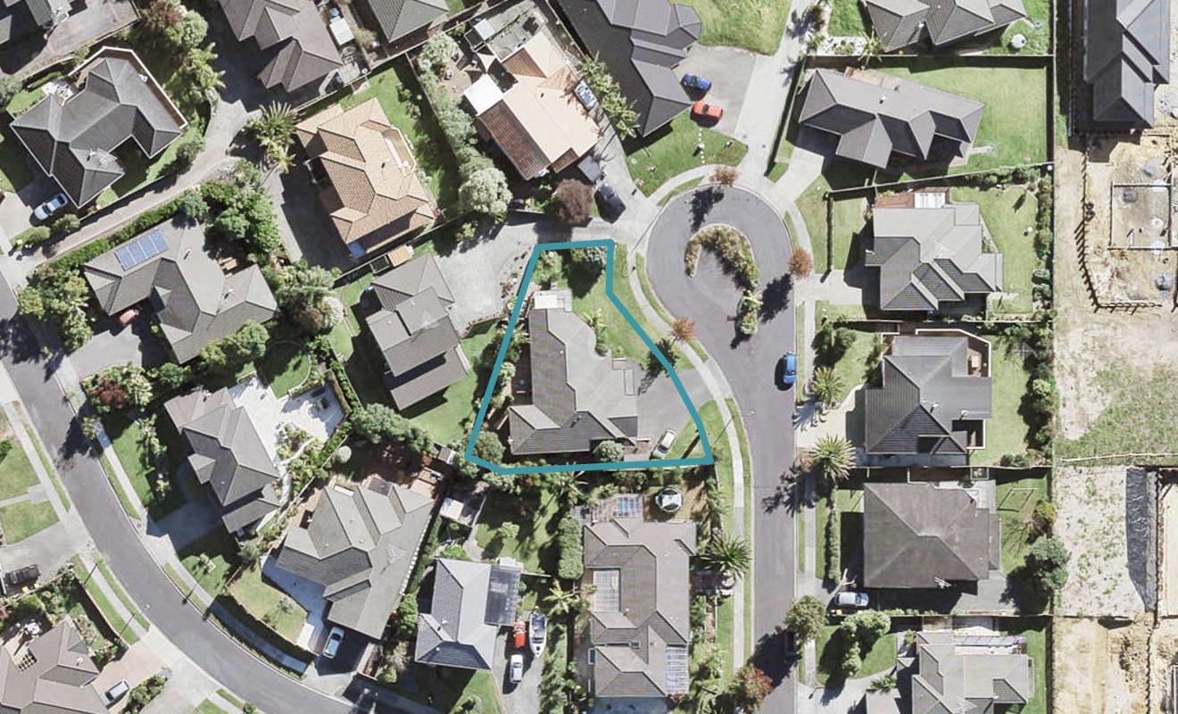 16 Trotting Terrace, Fairview Heights, Auckland - Carousel 1