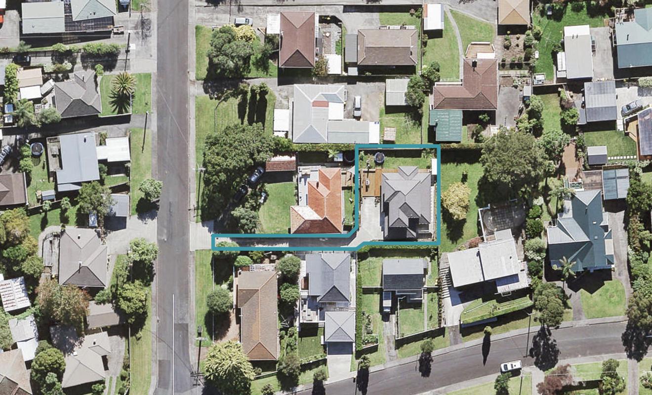 14A Bishop Street, Green Bay, Auckland - Carousel 1