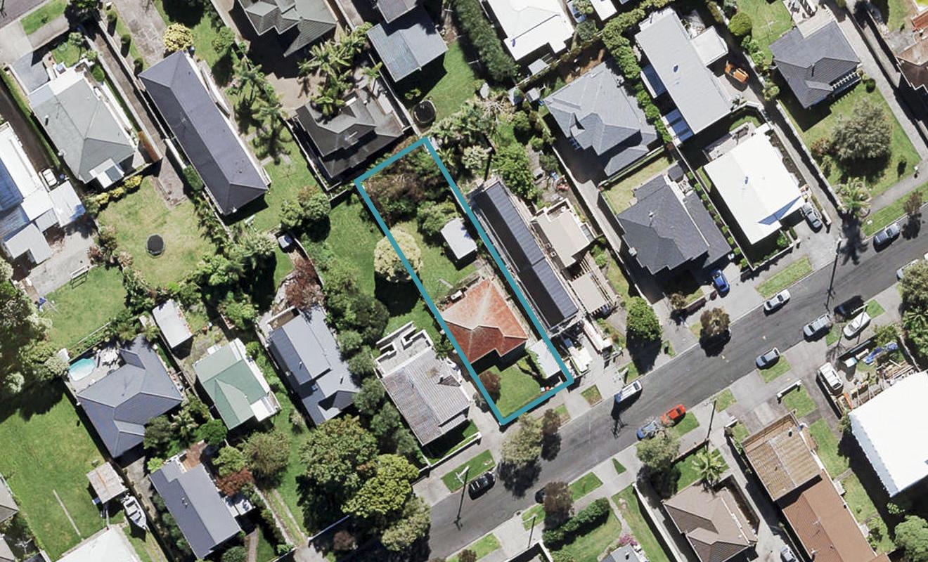33 St Michaels Avenue, Point Chevalier, Auckland - Carousel 1