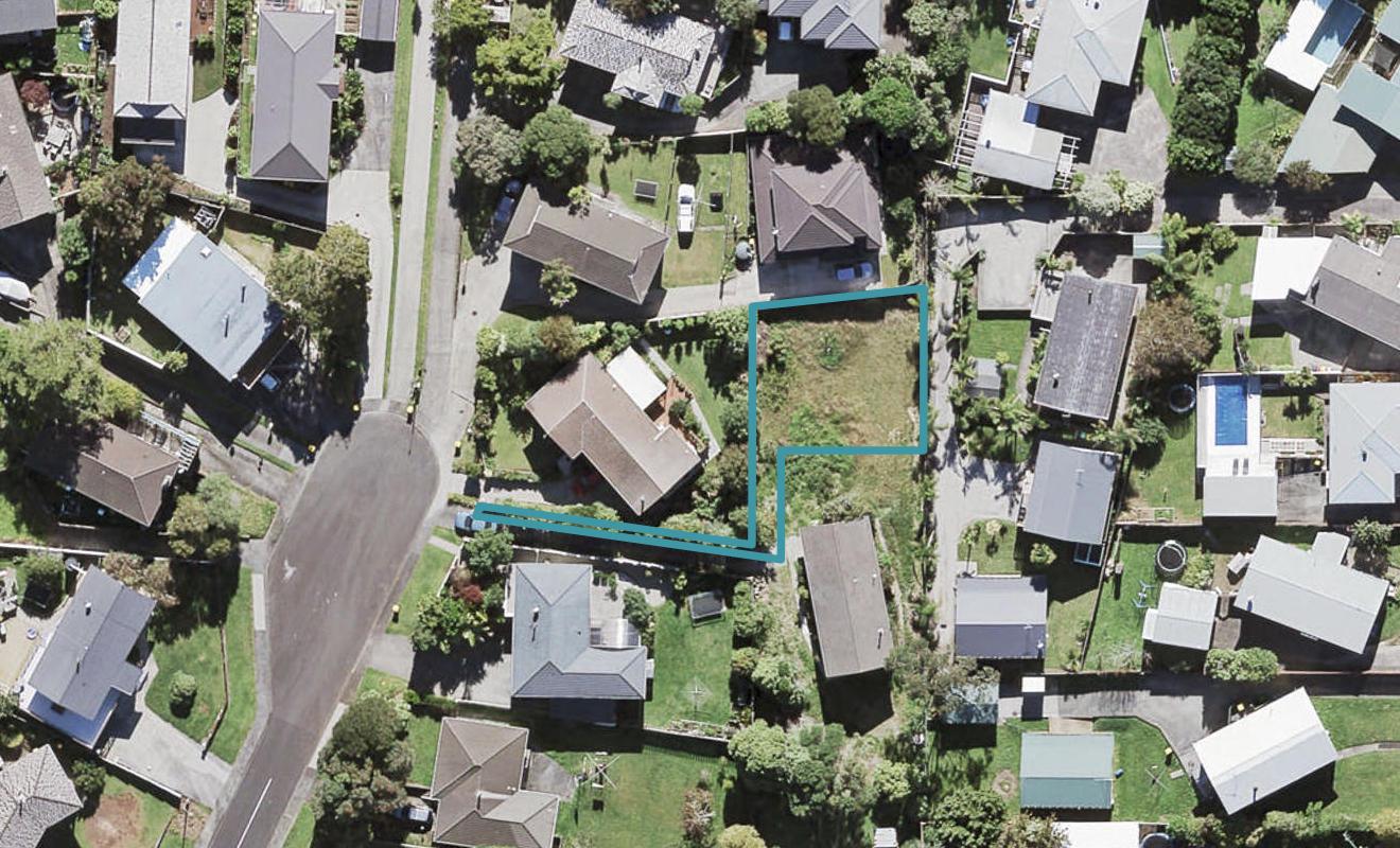 7C Halcombe Place, Green Bay, Auckland - Carousel 1