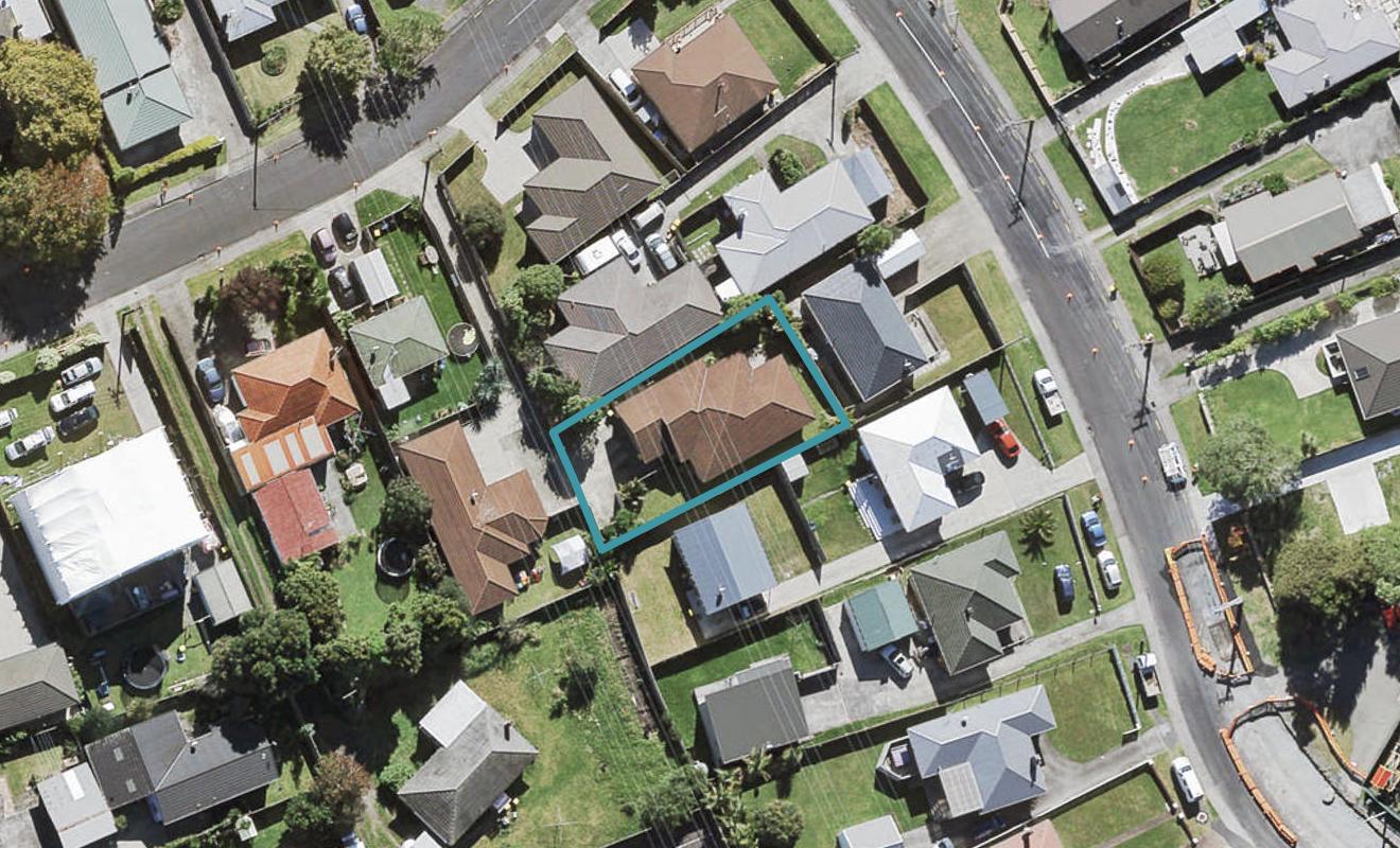 11B Grainger Road, Te Atatu South, Auckland - Carousel 1