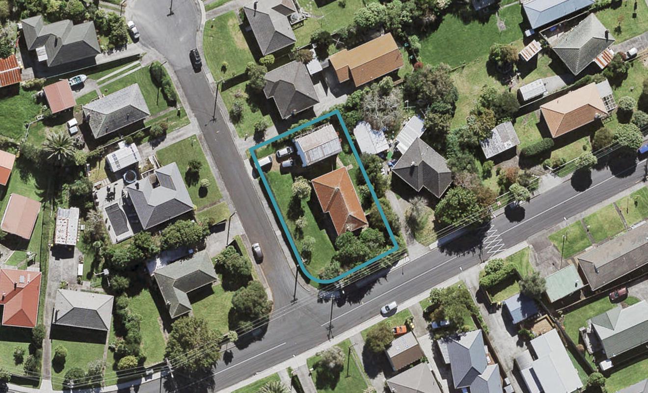5 Vodanovich Road, Te Atatu South, Auckland - Carousel 1