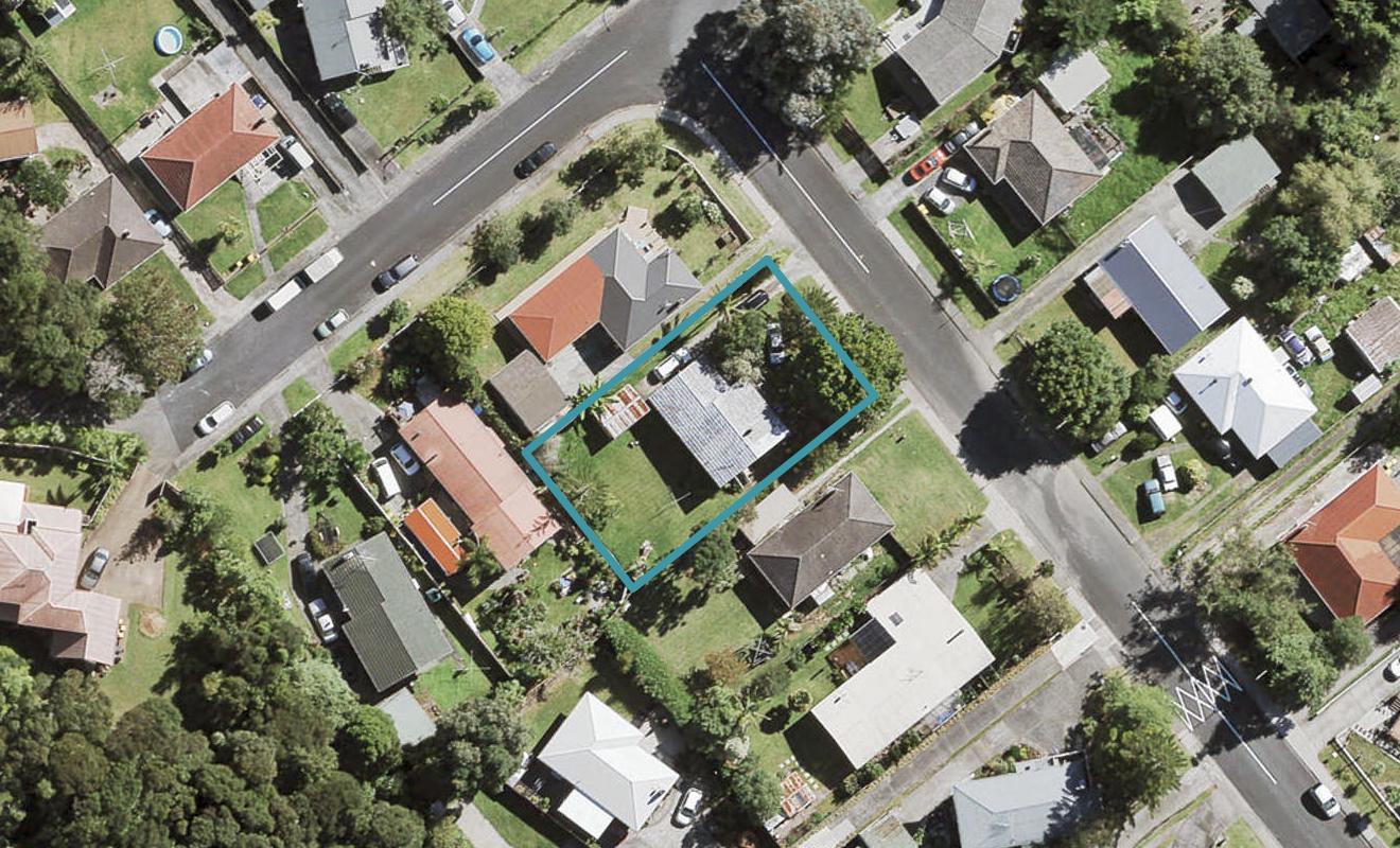 40 Dolbear Street, Titirangi, Auckland - Carousel 1