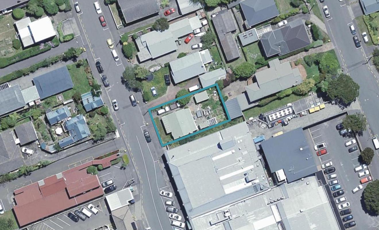 16 Parkvale Road, Karori, Wellington - Carousel 1