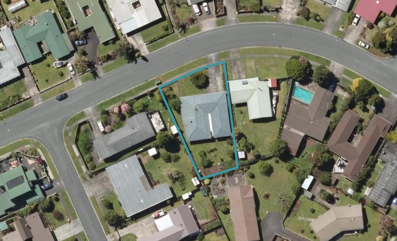 8 Carlton Crescent, Kamo, Whangarei - Carousel 1