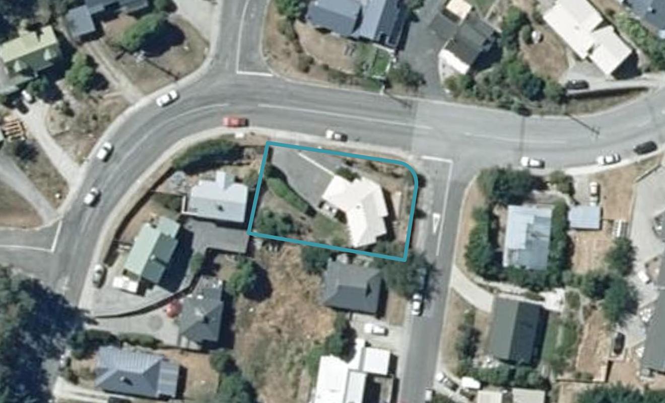 2 MacKinnon Terrace, Sunshine Bay, Queenstown - Carousel 1