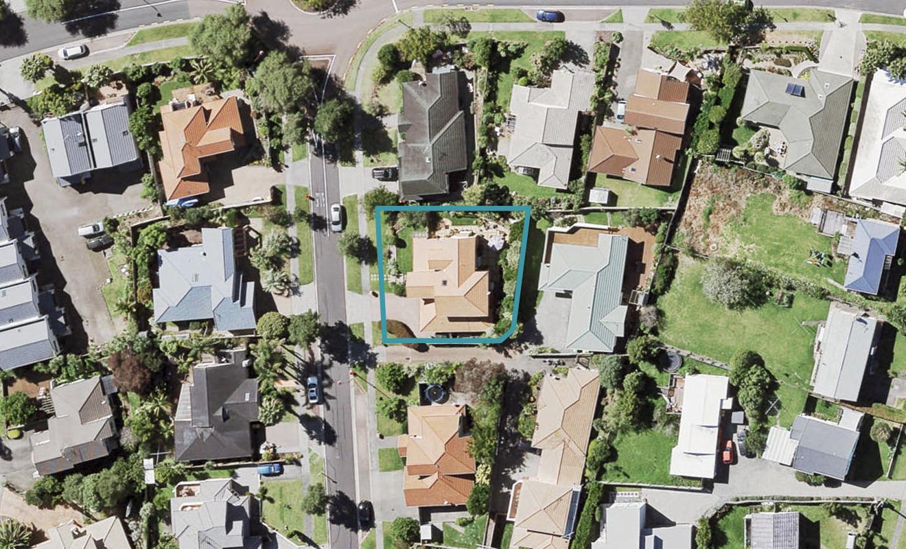 4 Margaret Henry Crescent, Oteha, Auckland - Carousel 1