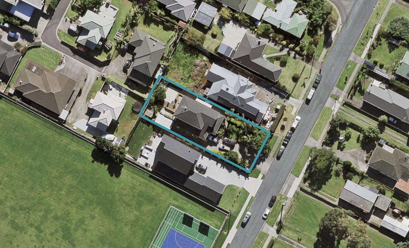13 House Avenue, Mangere Bridge, Auckland - Carousel 1