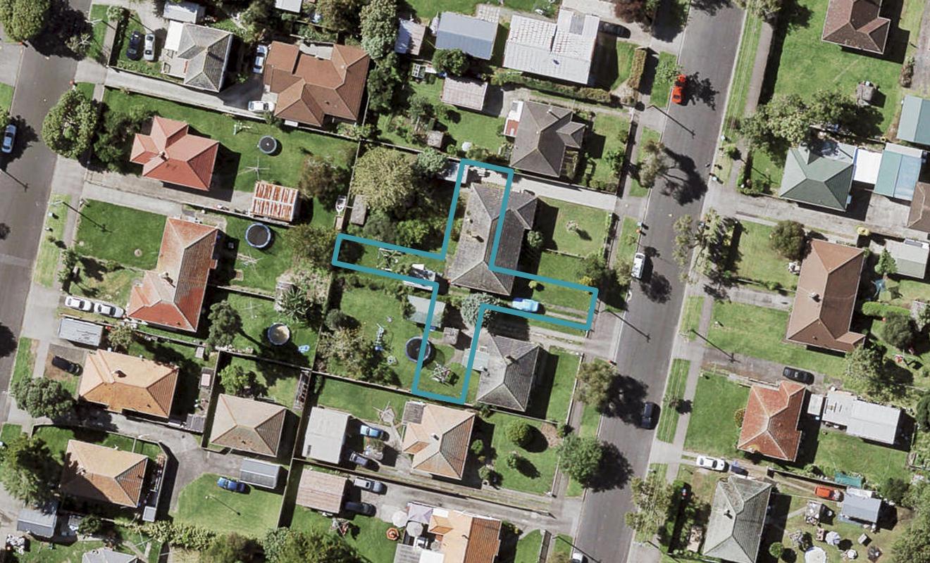7 Tokomaha Lane, Point England, Auckland - Carousel 1