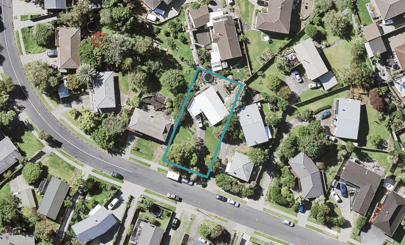 11 Robbies Road, Shelly Park, Auckland - Carousel 1
